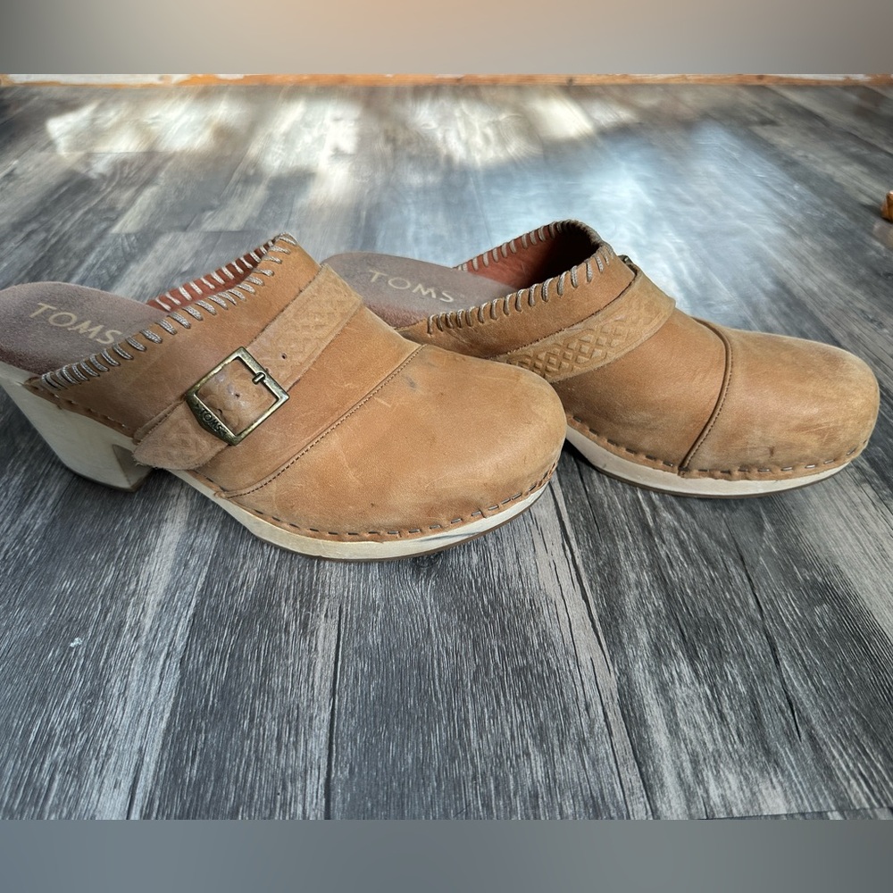 Tom’s clogs